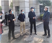 覃萬(wàn)成同志到公司檢查指導(dǎo)新冠防控工作